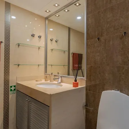 In Avenue Arriaga 10 *