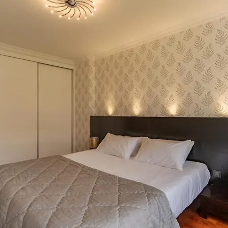 In Avenue Arriaga 10 *