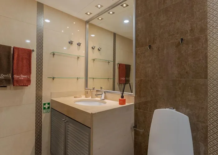 In Avenue Arriaga 10 *