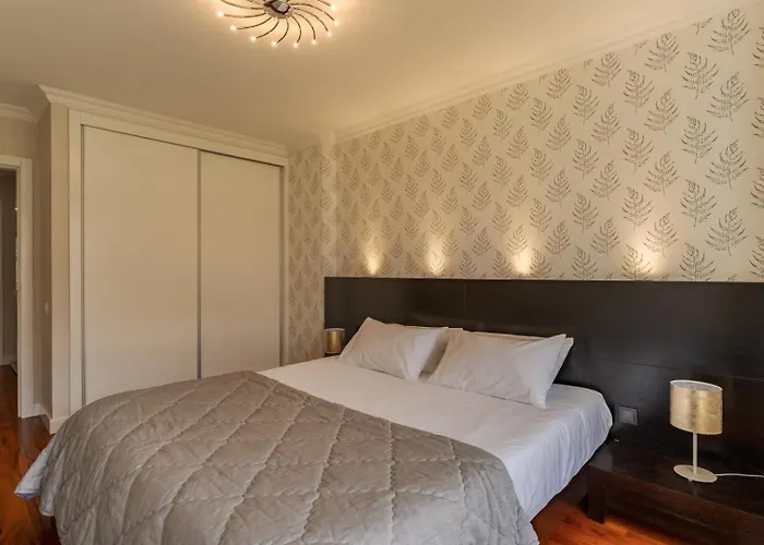 In Avenue Arriaga 10 *